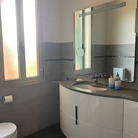 Casa Enza: A Un Passo Dal Mare. Lejlighed
