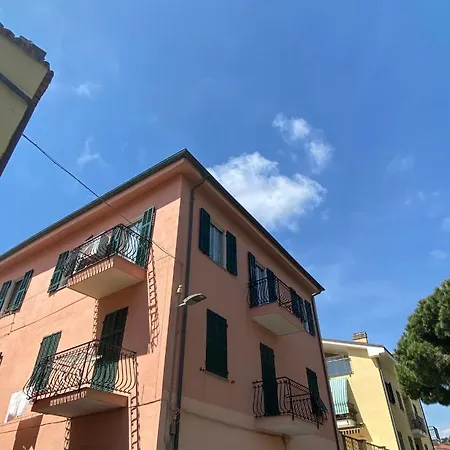 Lägenhet Casa Enza: A Un Passo Dal Mare. *