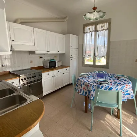 Casa Enza: A Un Passo Dal Mare. Lägenhet