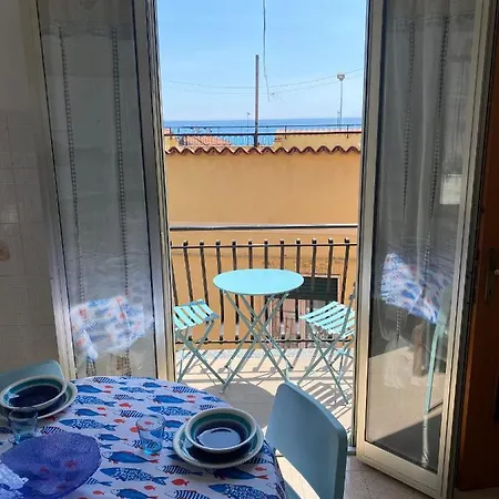 Casa Enza: A Un Passo Dal Mare. Lägenhet