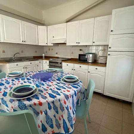 Lägenhet Casa Enza: A Un Passo Dal Mare. *