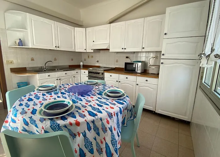 Apartment Casa Enza: A Un Passo Dal Mare. *