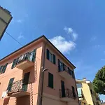 Lägenhet Casa Enza: A Un Passo Dal Mare. *