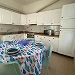 Lägenhet Casa Enza: A Un Passo Dal Mare. *