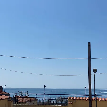 Casa Enza: A Un Passo Dal Mare.